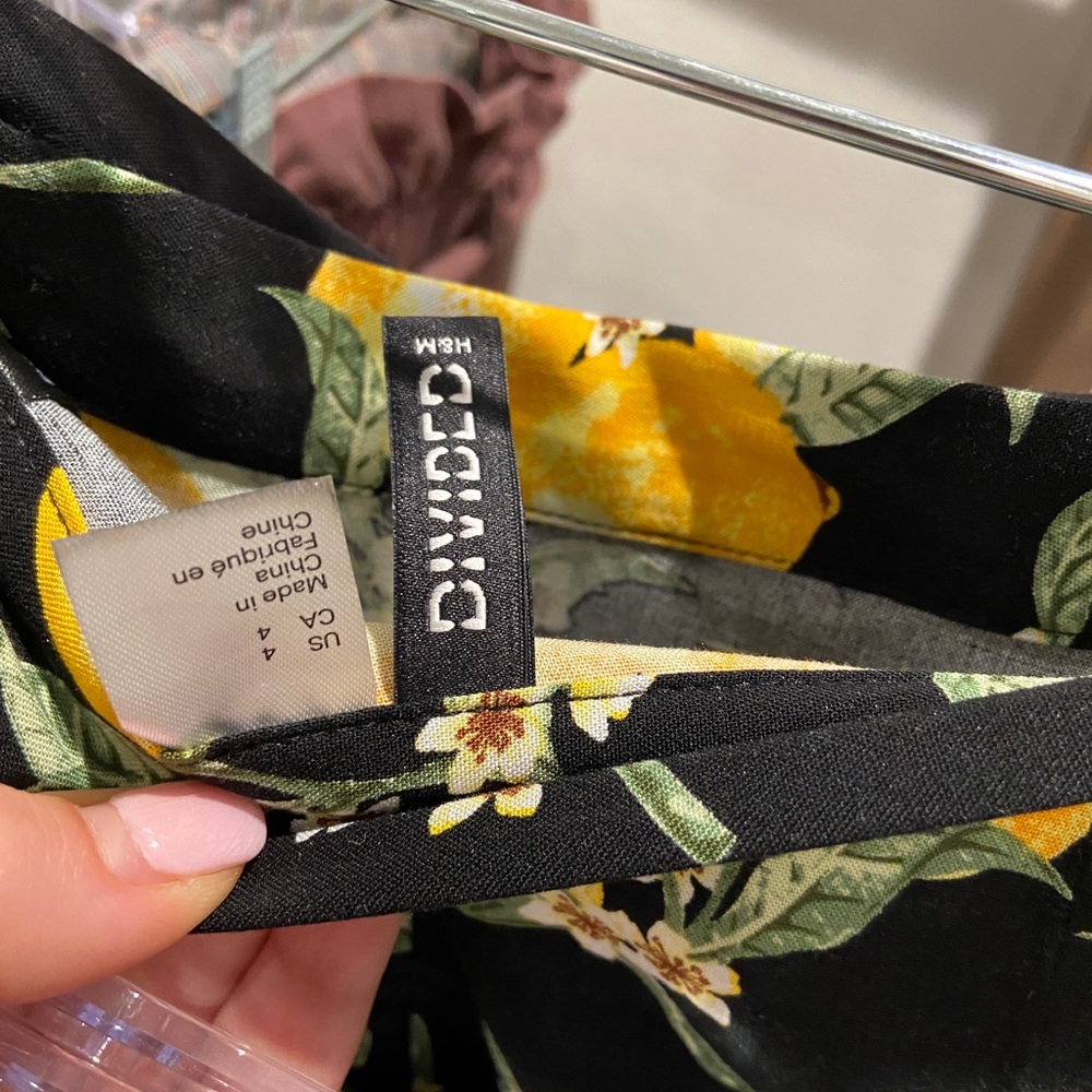 Lemon skirt size 4